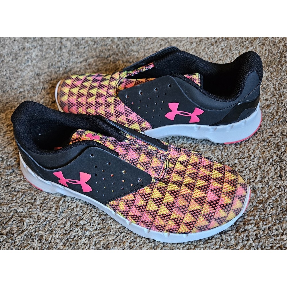 NEW Under Armour Outhustle 5.5 YOUTH Running Shoes Black Pink Athletic NO LACES‎